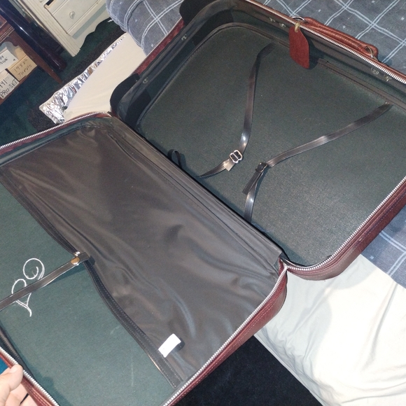 Vintage three-piece all leather travel suitcase in like new condition - Picture 12 of 12